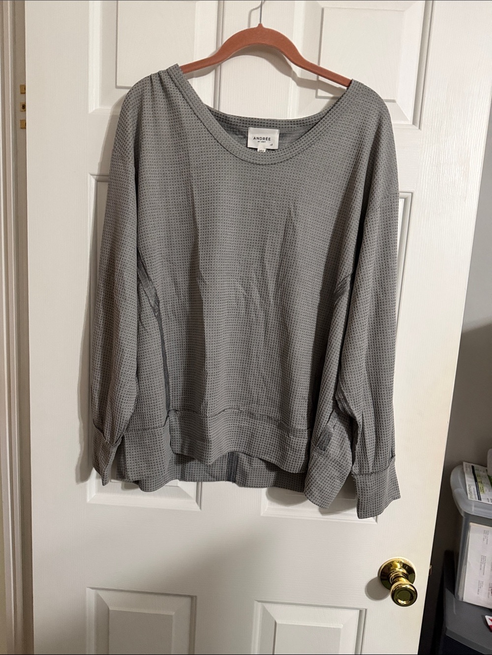 ANDREE BY UNIT Light Gray Waffle Knit Scoop Neck Pullover